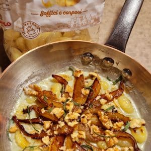 recept gnocchi pasta met gekarameliseerde peer en gorgonzola