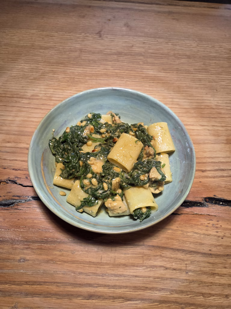 recept Paccheri met spinazie, gorgonzola en pijnboompitten recept Paccheri pasta met spinazie, gorgonzola en pijnboompitten